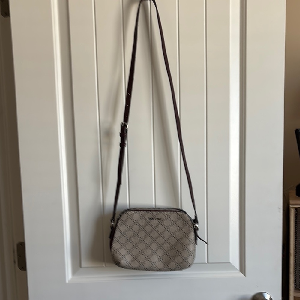 Elegant Nine West, 3 section Crossbody Bag